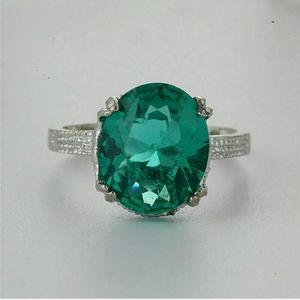 *Sale* New Green Sapphire 925 Silver Ring.